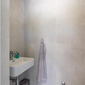 4 bedroom villa with heated pool and sea view in Vinišće, sleeps 8